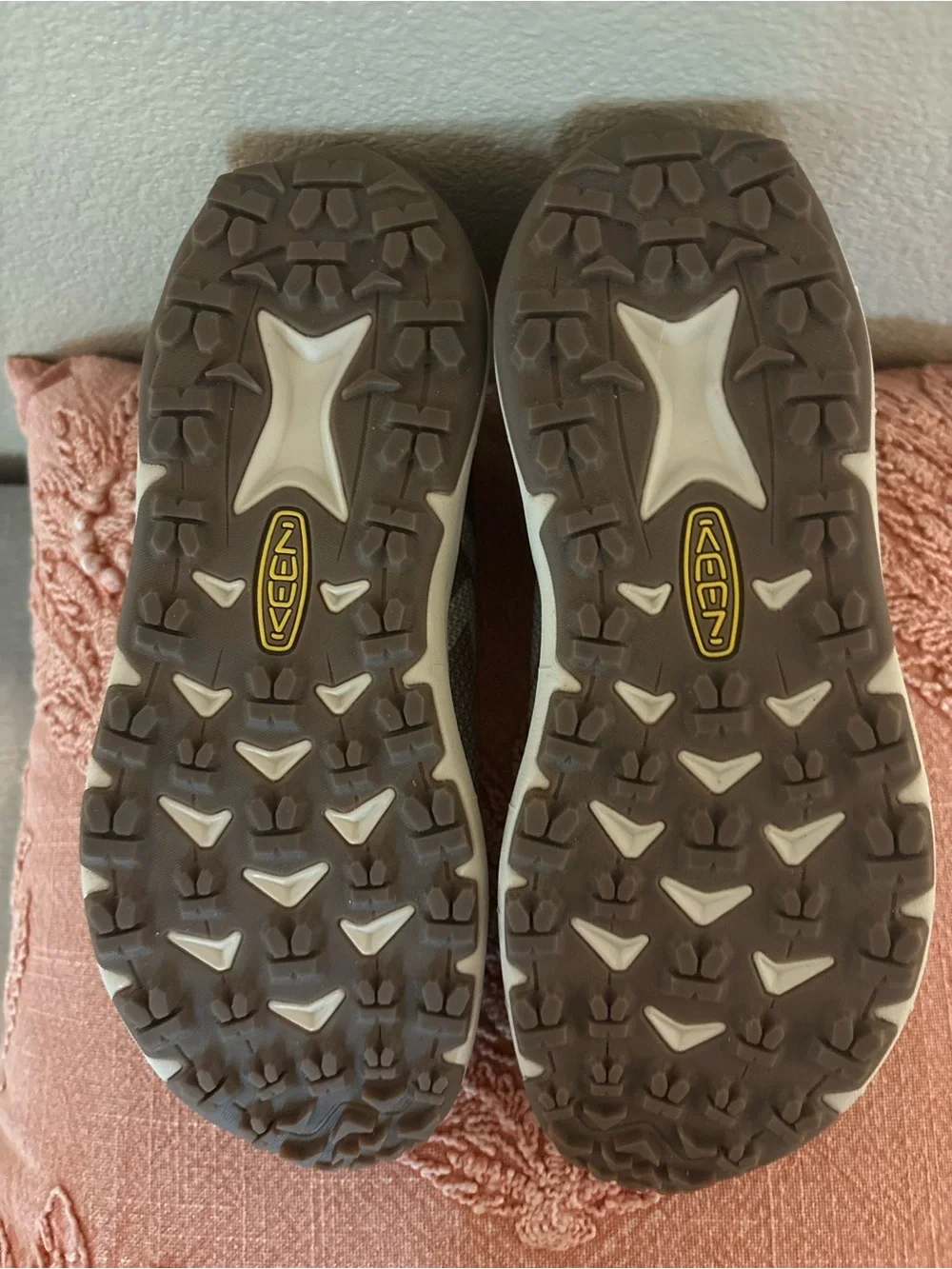 Keen 450 Dirt Sneaker Women's Size 8 in Birch/Nectarine